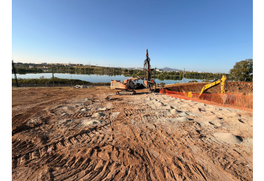 Mejorando la infraestructura ferroviaria en Extremadura.  Brindamos apoyo a Voladuras Carmona con trabajos de perforación.