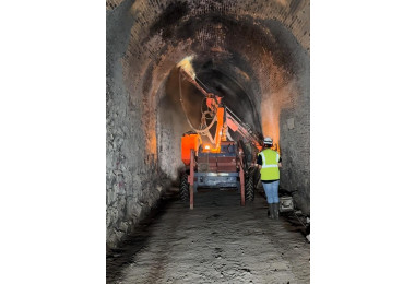 Ejecución de Bulonado en los túneles de la línea ferroviaria Huelva-Zafra para la UTE Jabugo Sacyr-Cavosa.